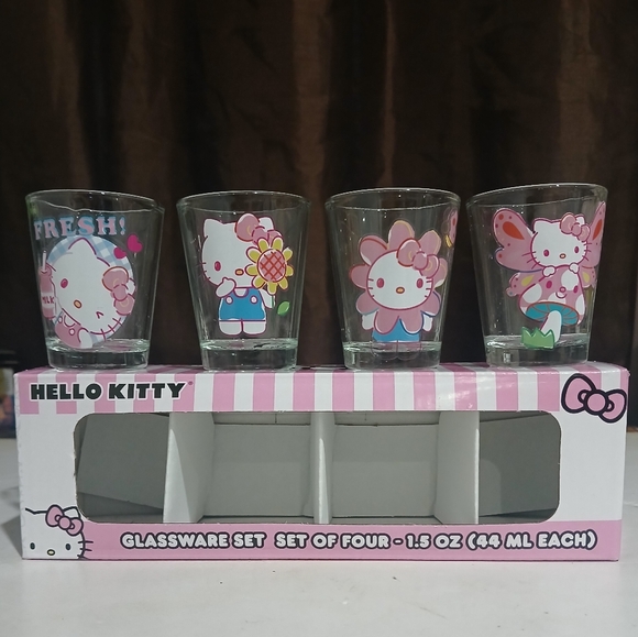 Hello Kitty Shot Glassware Set Of 4 ~ 1.5oz Each (NEW) - Picture 1 of 10